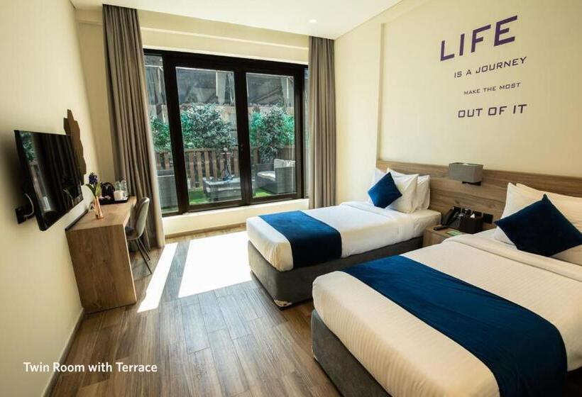 Номер Deluxe с Террасой, Grand Kingsgate Jaddaf Waterfront Hotel By Millennium