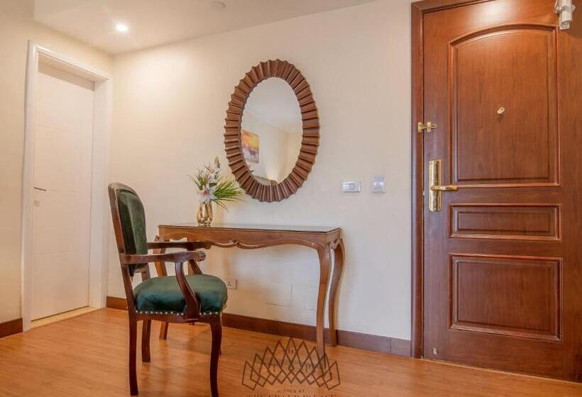 اتاق استاندارد با تخت بزرگ, The Grand Palace