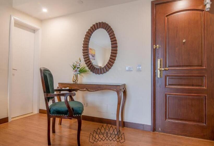 اتاق استاندارد با تخت بزرگ, The Grand Palace