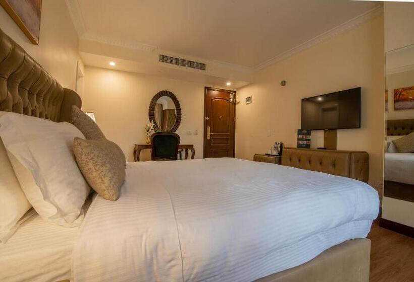 اتاق سوپریور با تخت بزرگ, The Grand Palace