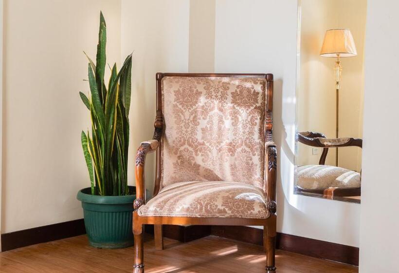 اتاق لوکس با تخت بزرگ, The Grand Palace