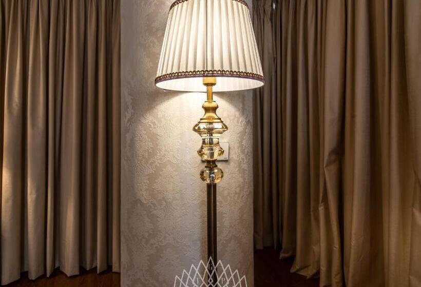 سوییت اجرایی, The Grand Palace