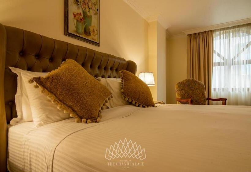 سوییت اجرایی, The Grand Palace