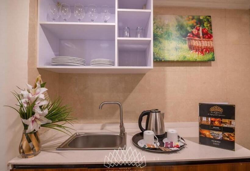 سوییت اجرایی, The Grand Palace