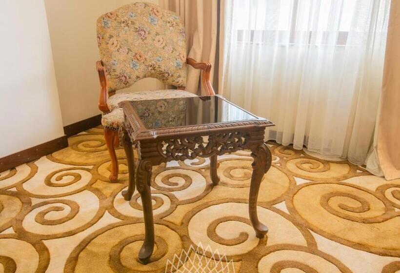 سوئیت پرزیدنت, The Grand Palace