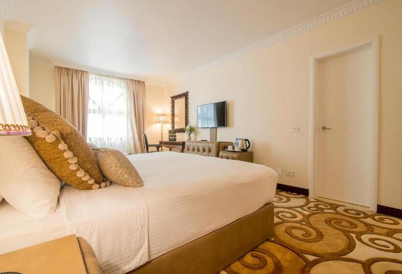 سوئیت پرزیدنت, The Grand Palace