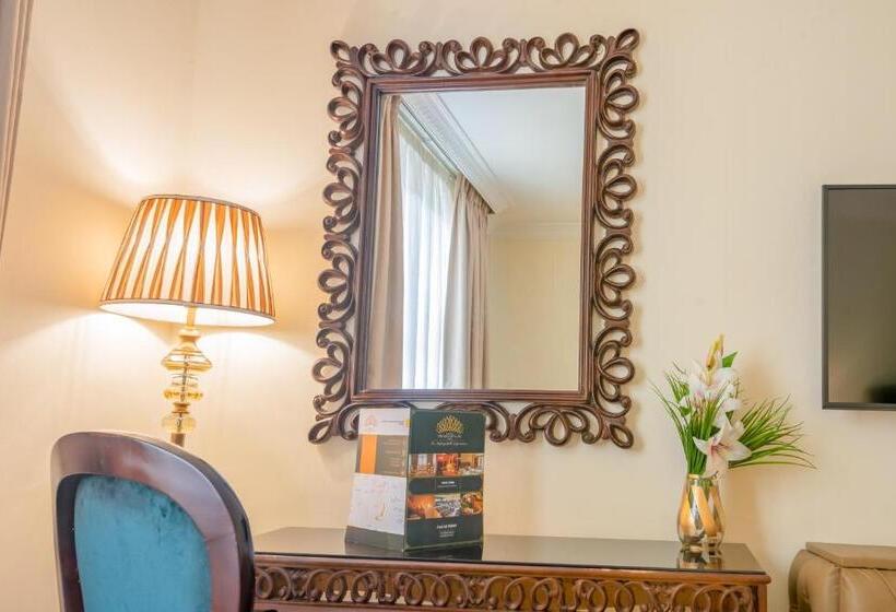 سوئیت پرزیدنت, The Grand Palace