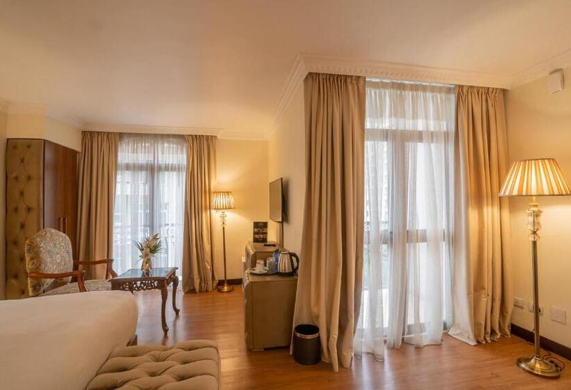 سوییت خانوادگی, The Grand Palace