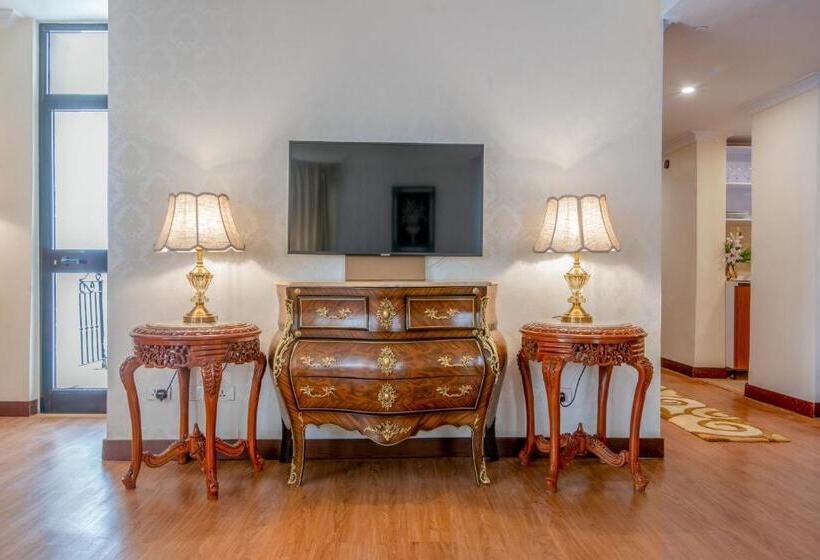 سوییت اجرایی, The Grand Palace