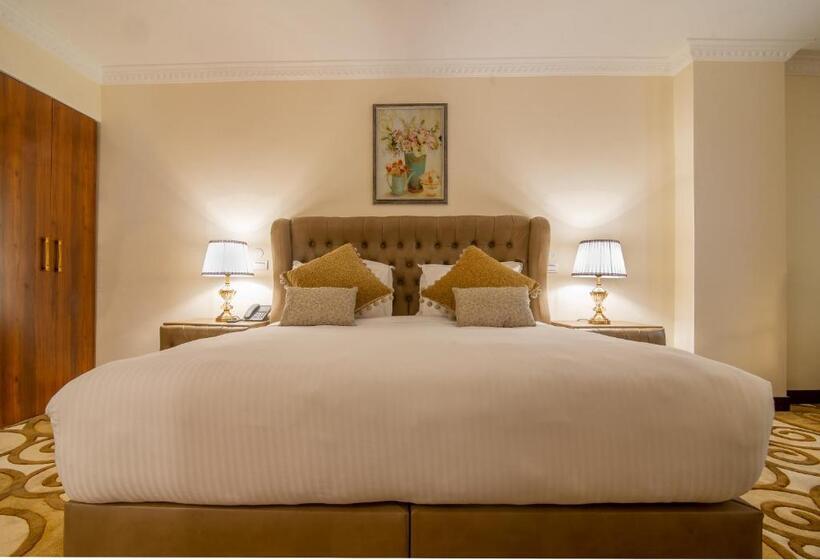 سوئیت پرزیدنت, The Grand Palace