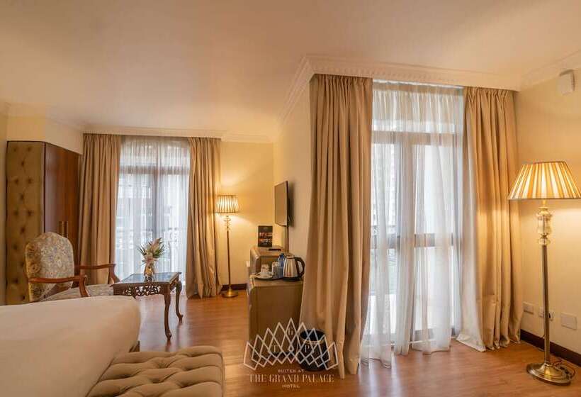 سوییت خانوادگی, The Grand Palace