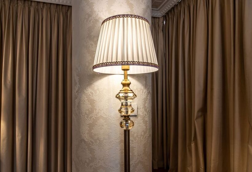 سوییت اجرایی, The Grand Palace