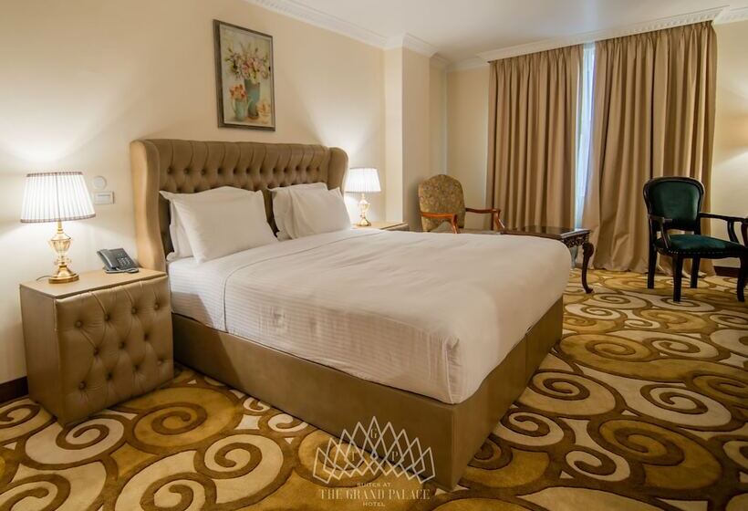 سوییت اجرایی, The Grand Palace