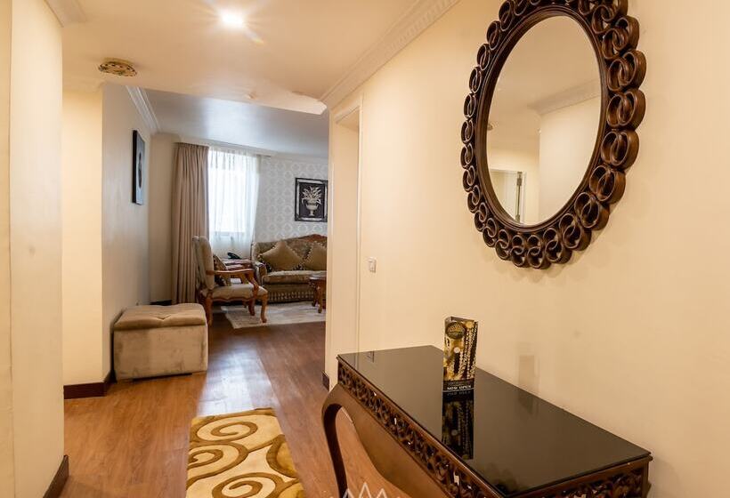 سوییت اجرایی, The Grand Palace