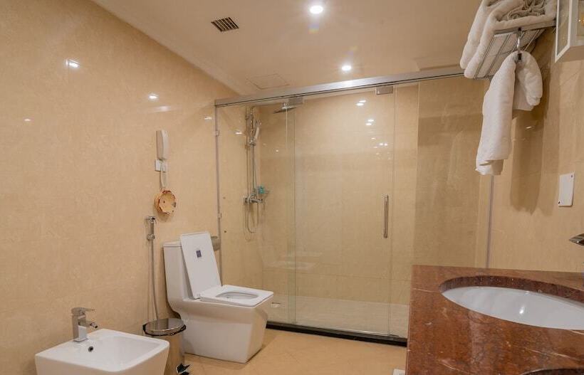 سوئیت پرزیدنت, The Grand Palace