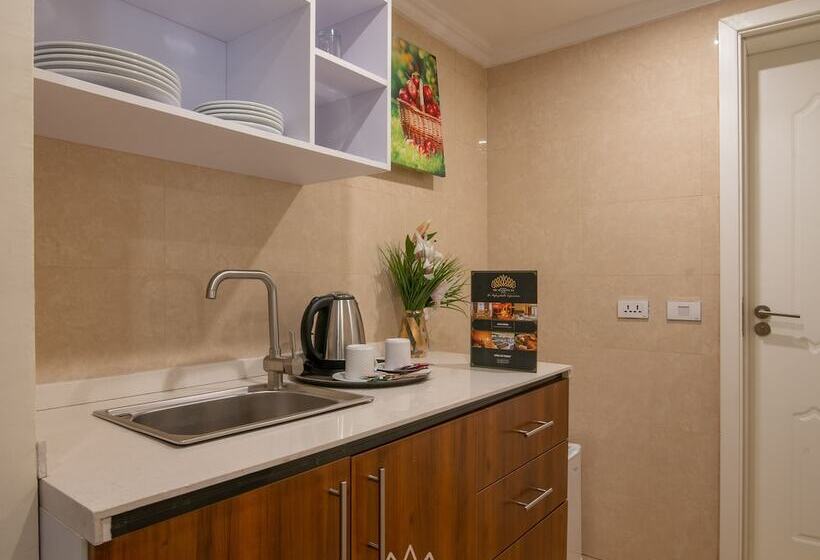 سوئیت پرزیدنت, The Grand Palace