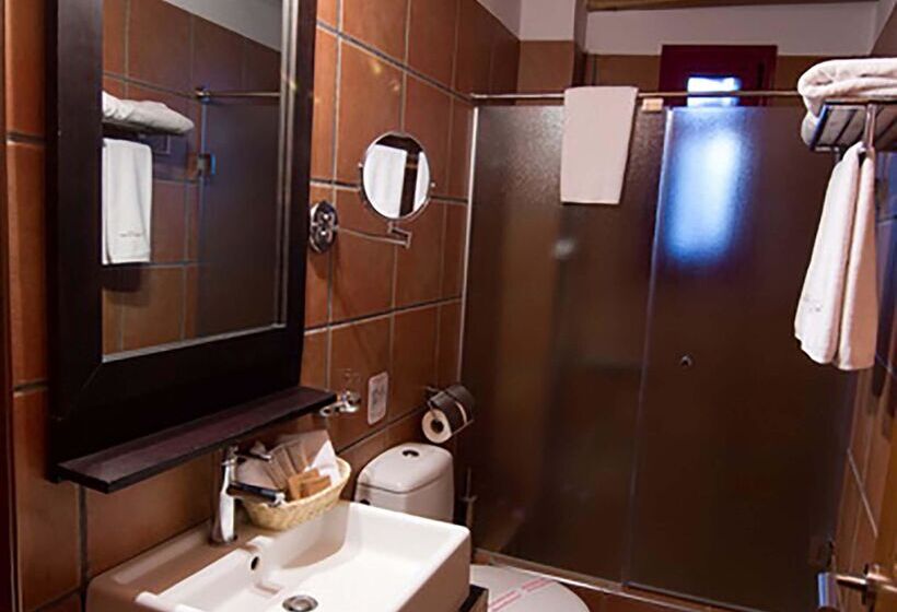 スーペリアールーム, The Varos Residences