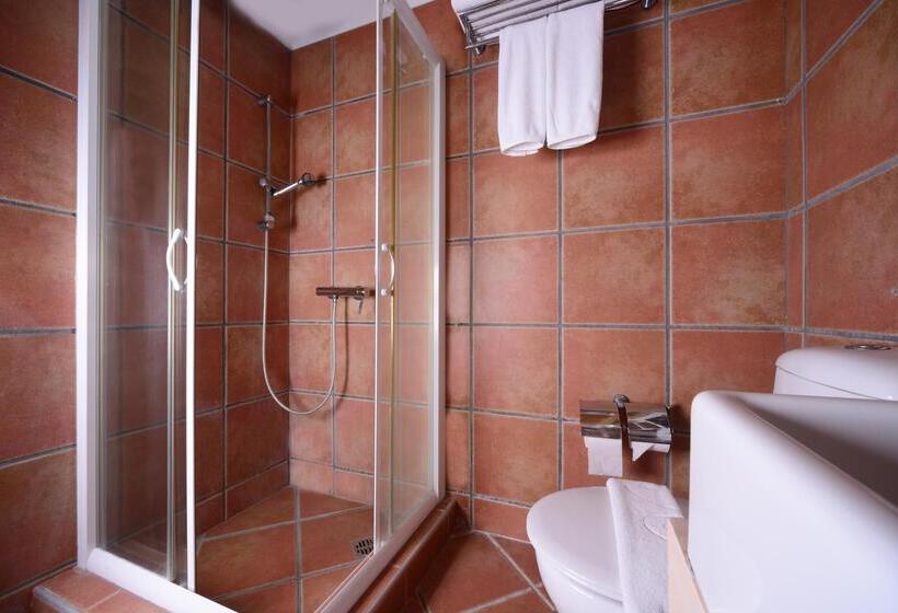 スーペリアールーム, The Varos Residences