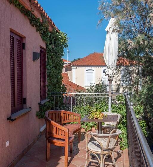 スーペリアールーム, The Varos Residences