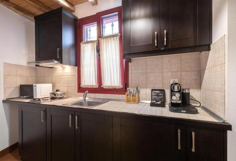 １ベッドルームアパートメント, The Varos Residences