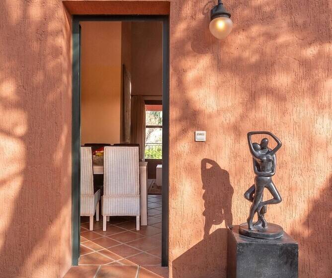 ２ベッドルームアパートメント, The Varos Residences