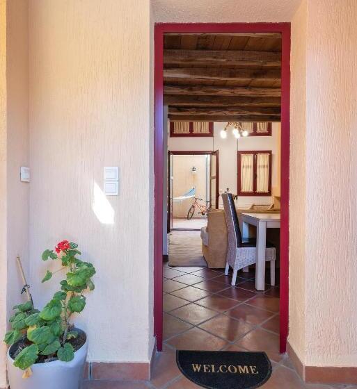 ２ベッドルームアパートメント, The Varos Residences