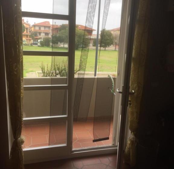 חדר לארבעה סטנדרטי עם מרפסת, B&b Filomena