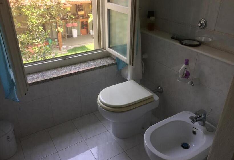 חדר לארבעה סטנדרטי עם מרפסת, B&b Filomena