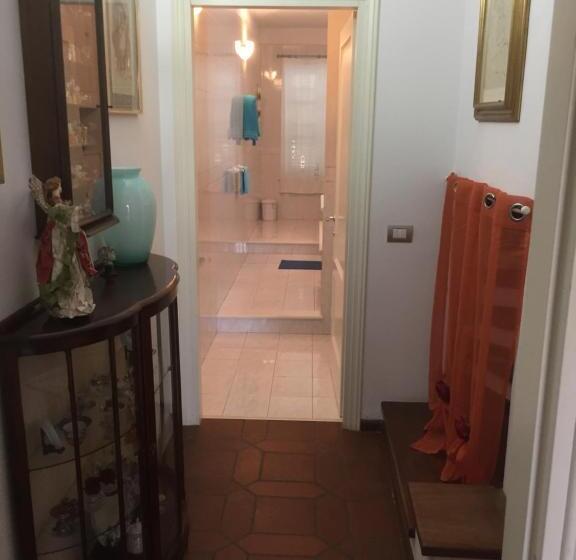 חדר לארבעה סטנדרטי עם מרפסת, B&b Filomena