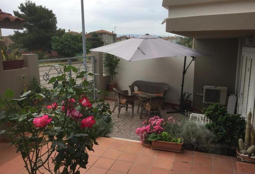 חדר סטנדרט לשלושה עם נוף לגינה, B&b Filomena