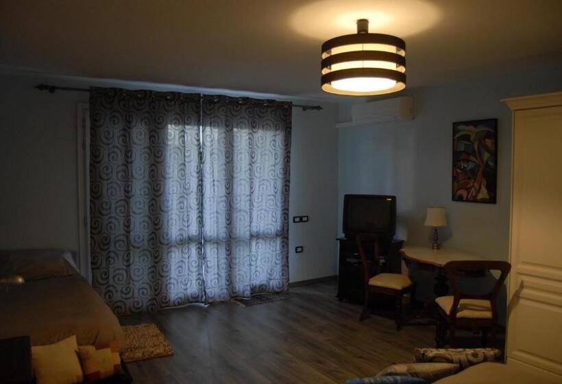 חדר סטנדרט לשלושה עם נוף לגינה, B&b Filomena