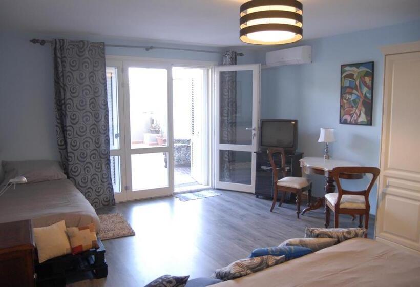 חדר סטנדרט לשלושה עם נוף לגינה, B&b Filomena