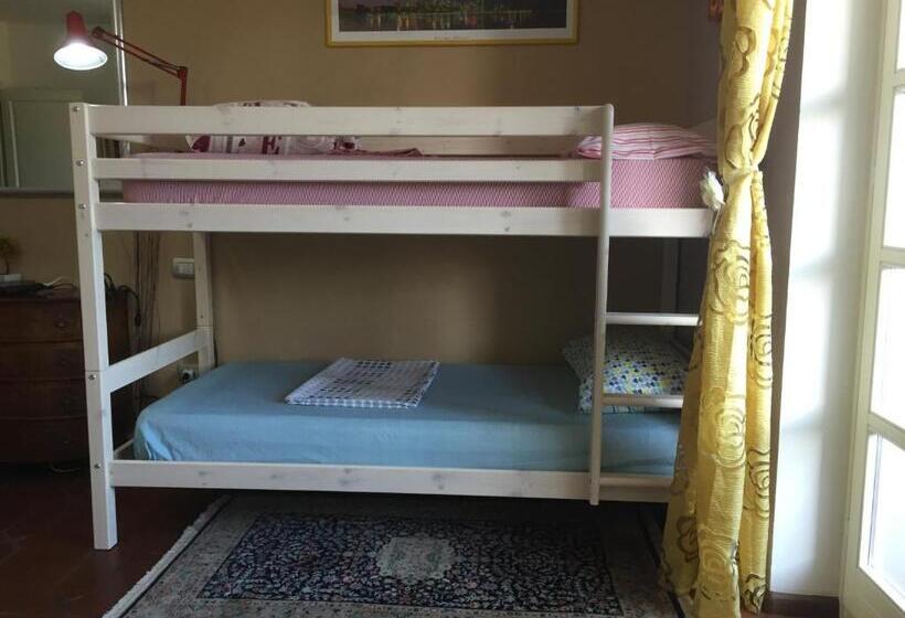 חדר לארבעה סטנדרטי עם מרפסת, B&b Filomena