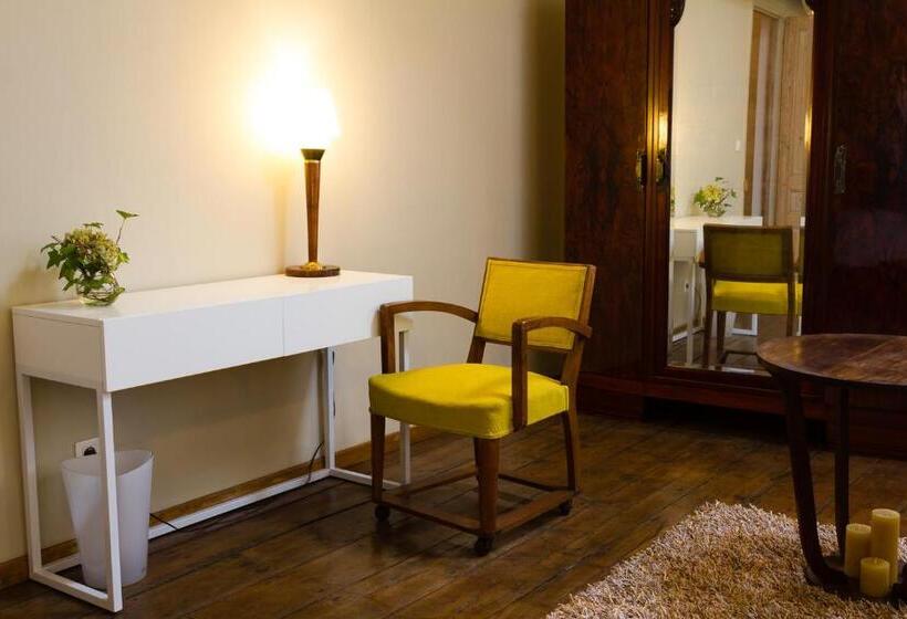 דירת חדר, Wazemoff