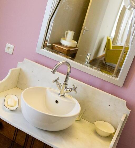 דירת חדר, Wazemoff