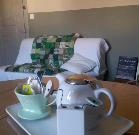 דירת חדר, Wazemoff