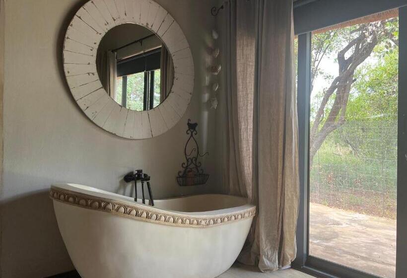 デラックスルーム, Simba Safaris African Pride Exotic Lodge