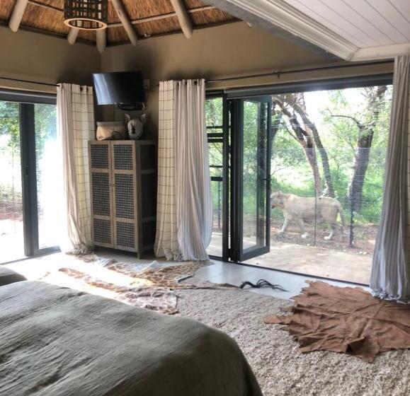 Номер Deluxe, Simba Safaris African Pride Exotic Lodge
