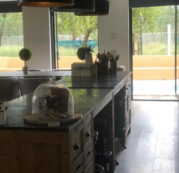 デラックスルーム, Simba Safaris African Pride Exotic Lodge