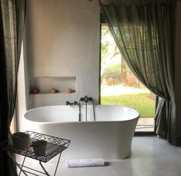 Номер Deluxe, Simba Safaris African Pride Exotic Lodge