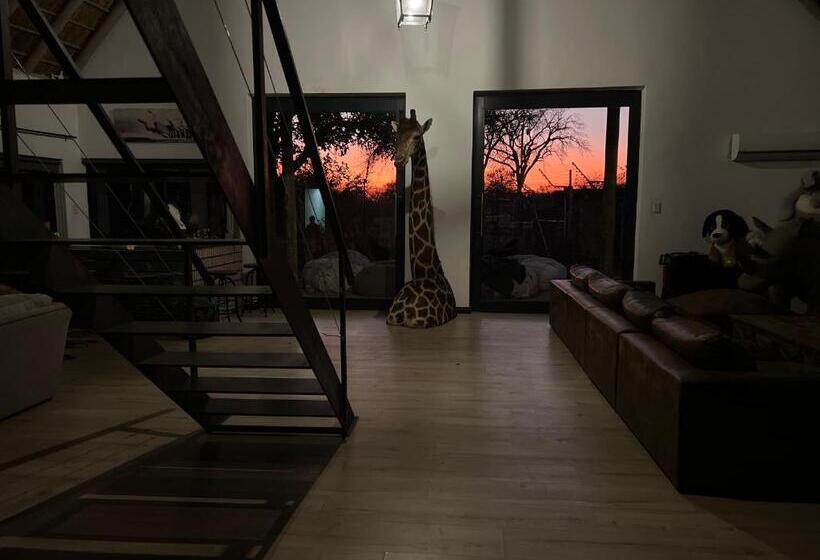 デラックスルーム, Simba Safaris African Pride Exotic Lodge