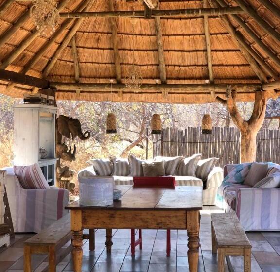 テラス付きスタンダードルーム, Simba Safaris African Pride Exotic Lodge