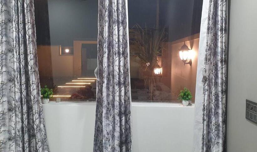 エクゼクティブスイート, Krishna Farm & Forest