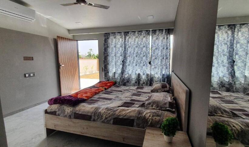 エクゼクティブスイート, Krishna Farm & Forest