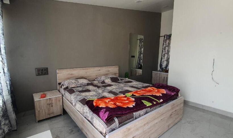 エクゼクティブスイート, Krishna Farm & Forest