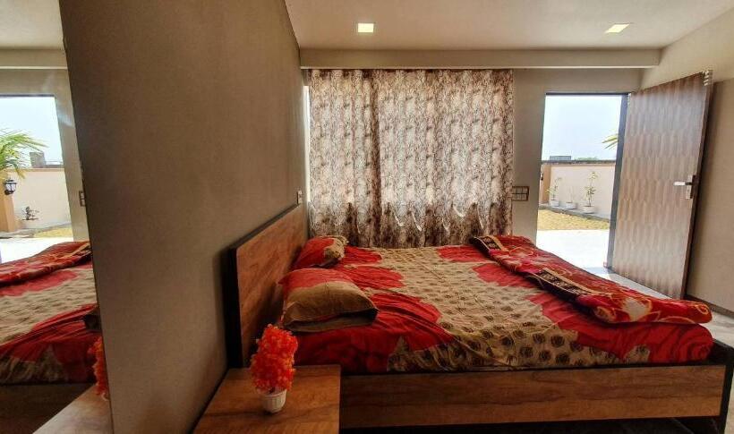 エクゼクティブスイート, Krishna Farm & Forest