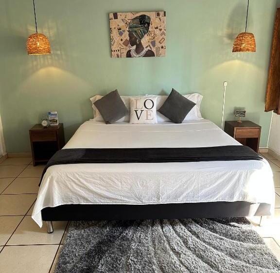 Deluxe Suite King Bed, This Is Colombia Hostel