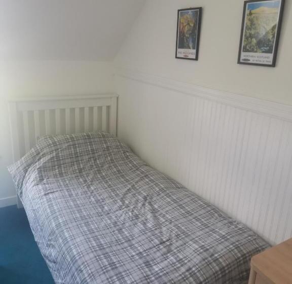 Номер Стандарт, Dalwhinnie Old School Hostel