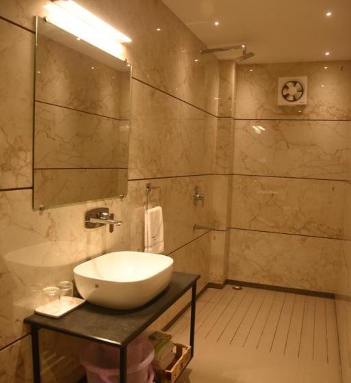 جناح, Golden Park Hotel & Resort