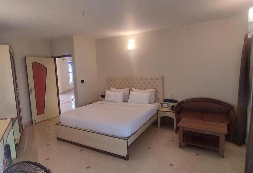 جناح, Golden Park Hotel & Resort